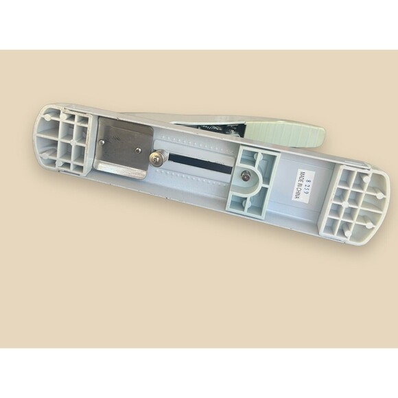 Swingline Model 390 Heavy Duty Stapler 160 Sheet Capacity 1/4 to 3/4 Staples - Picture 5 of 7